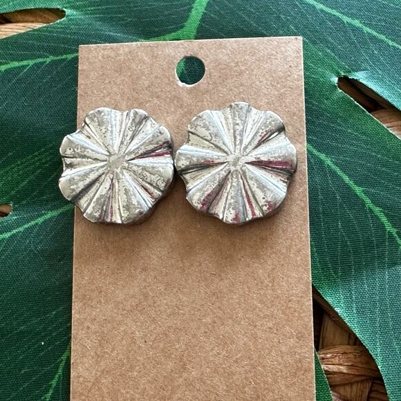 BOGO FREE SILVER VINTAGE BUTTON STATEMENT EARRINGS - Picture 1 of 6